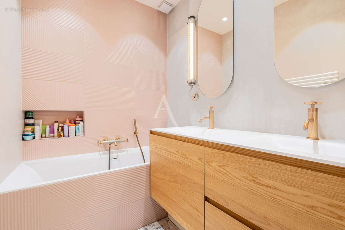 Appartement à PARIS-7E