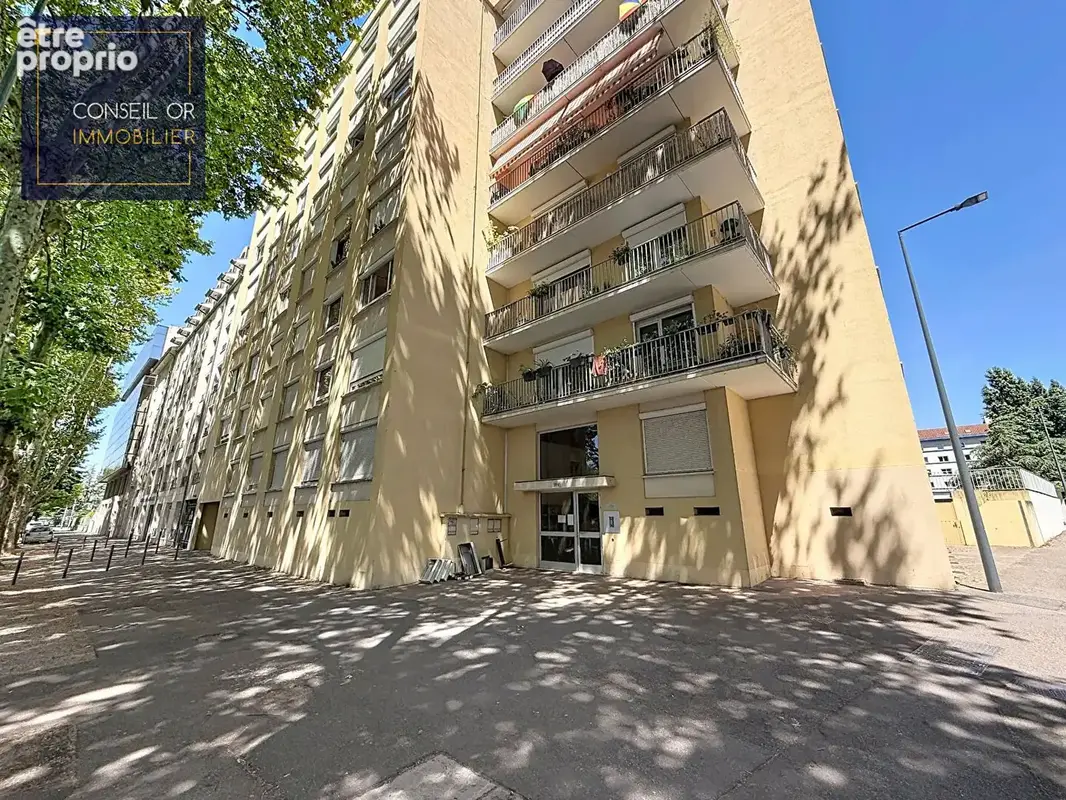 T3 - 69 m2 - 2 chambres - balcon - parking et cave - photo 15