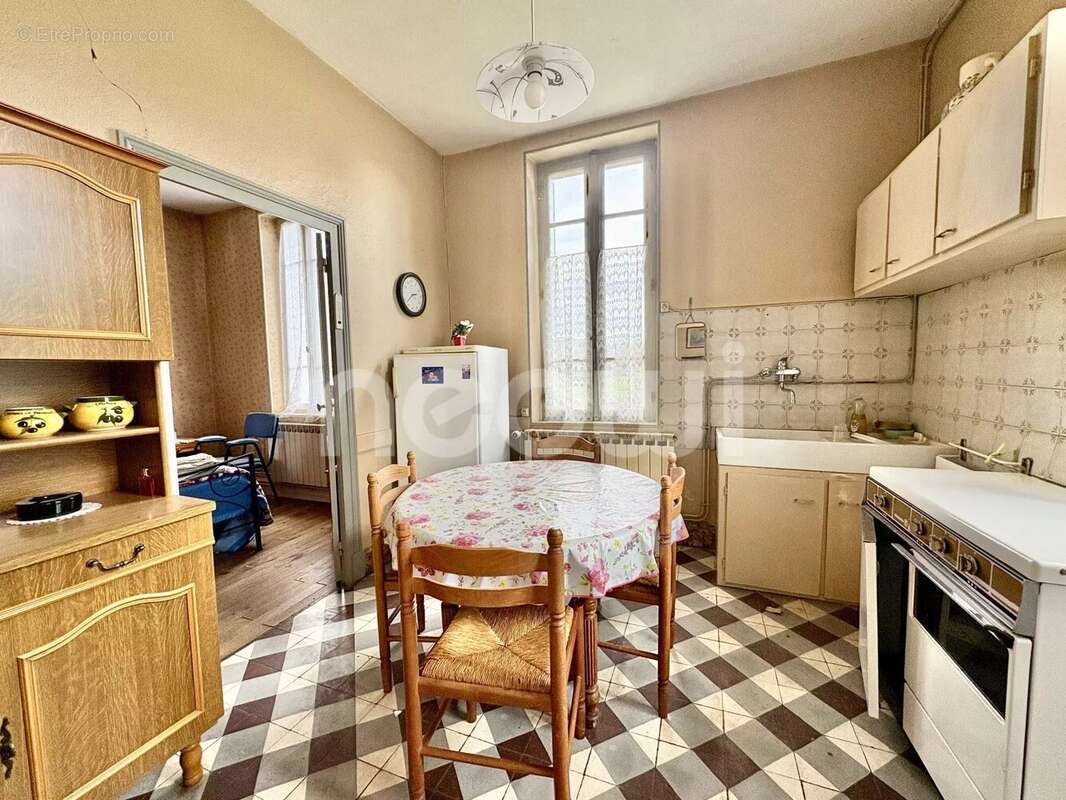 Maison à SAINT-PRIEST-BRAMEFANT