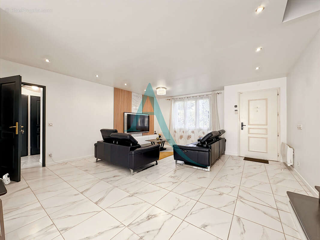 Maison Familiale de plain-pied avec combles aménagés 6 pièces Ormoy - photo 3