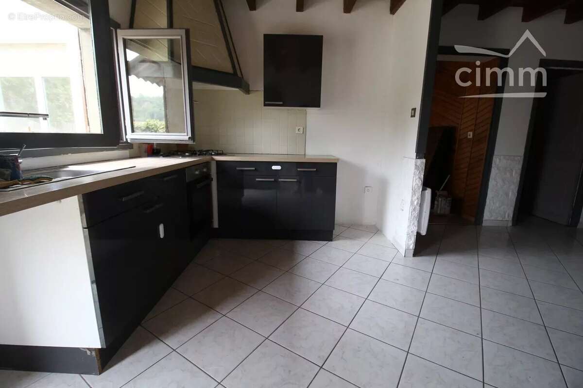 A vendre maison avec jardin et cour - photo 2