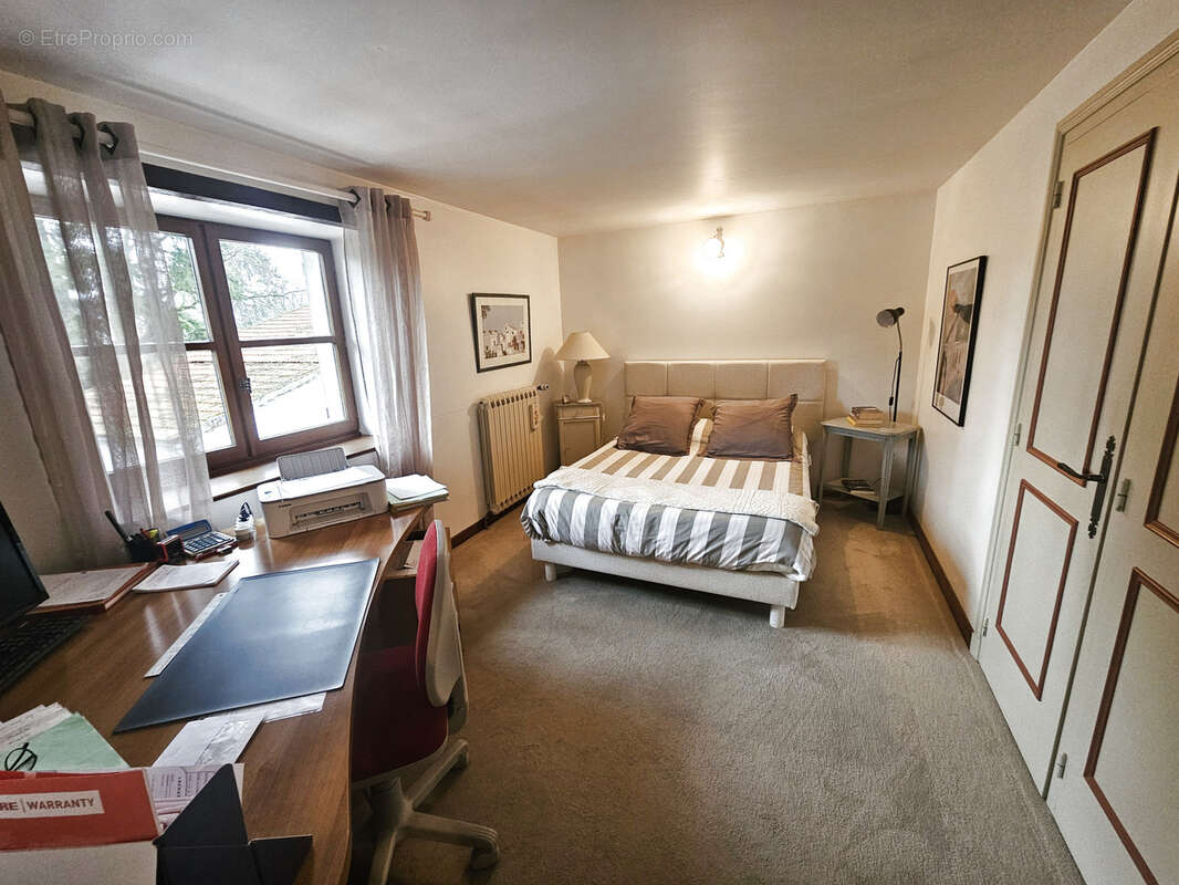 Maison à COMMELLE-VERNAY