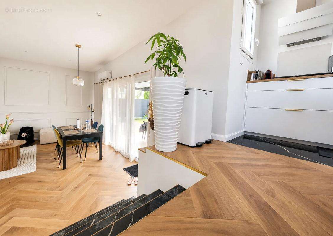 Maison de 5 pièces de 104 m² à Laval - photo 2