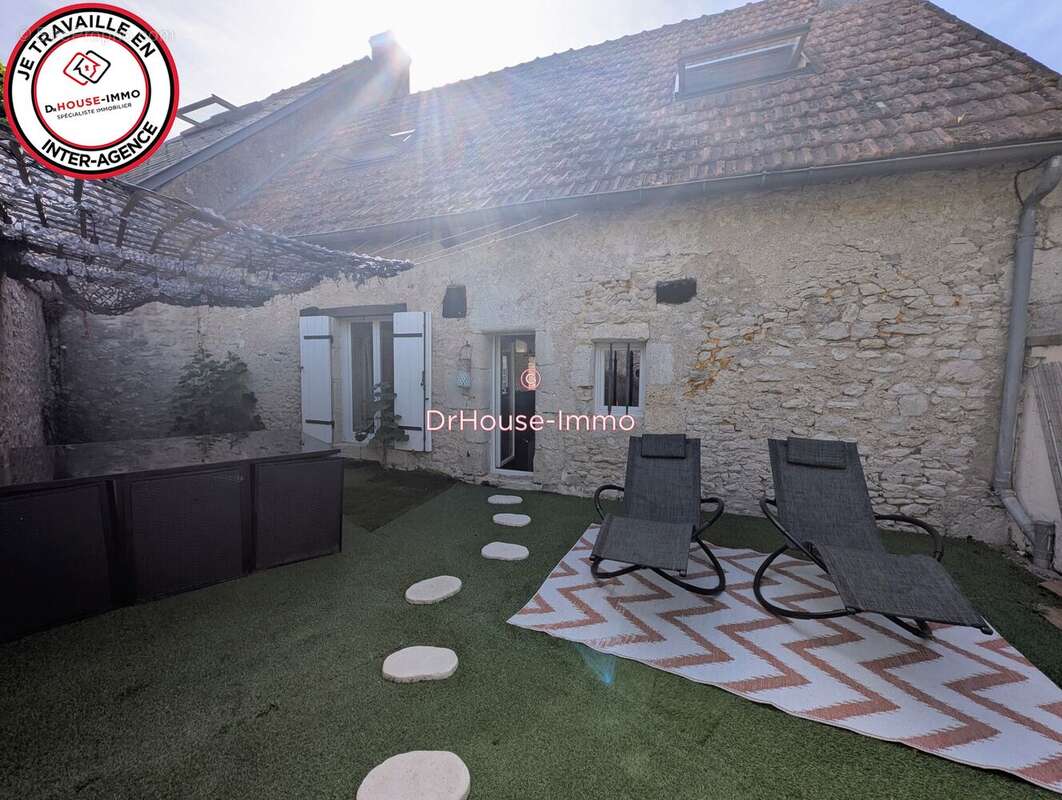 Maison 157 m² à Baccon  - photo 8