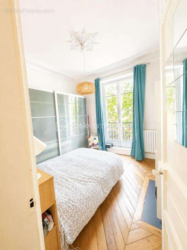 COUP DE CŒUR - Très joli 3 pièces avec balcon dans un immeuble Haussmannien - BOULEVARD MAGENTA - photo 5