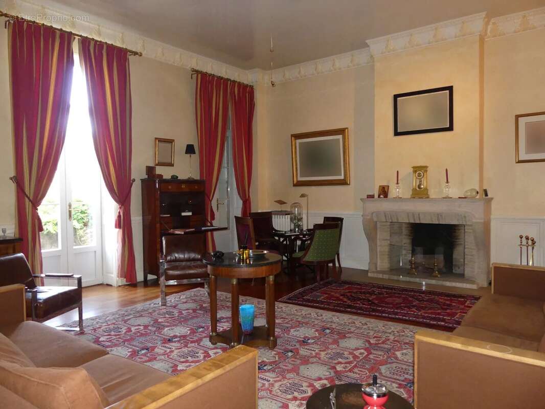 Maison à MONTCENIS