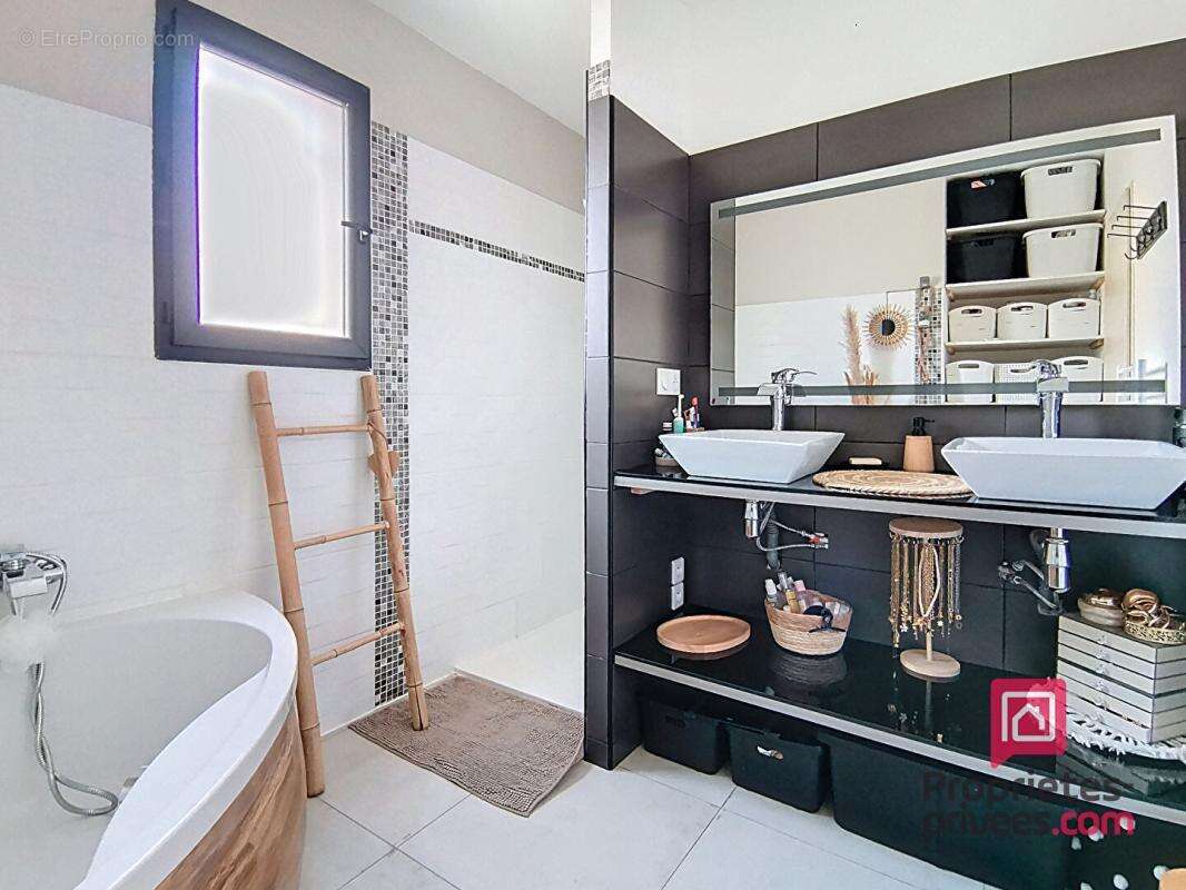 Maison à SAINT-MAXIMIN-LA-SAINTE-BAUME