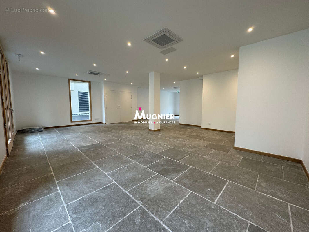 Commerce 82 m² à Taninges  - photo 4