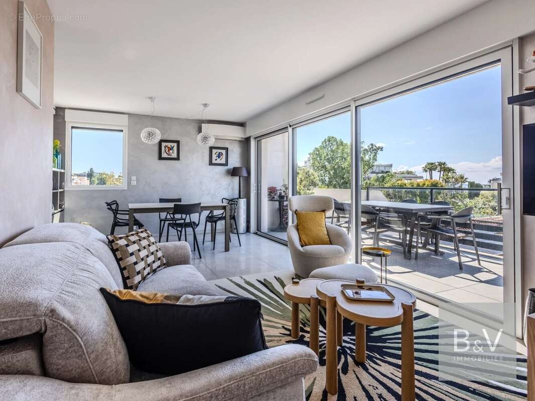 Appartement à SAINT-LAURENT-DU-VAR