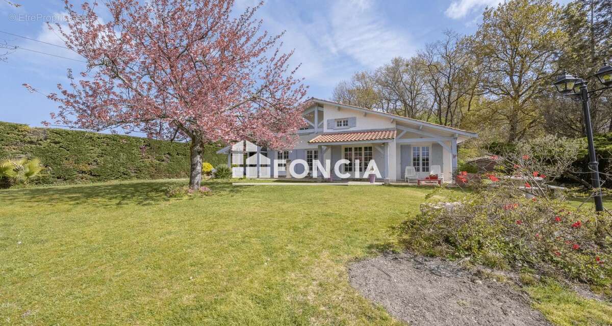 Maison à BLANQUEFORT