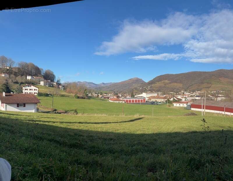 Terrain à SAINT-JEAN-PIED-DE-PORT