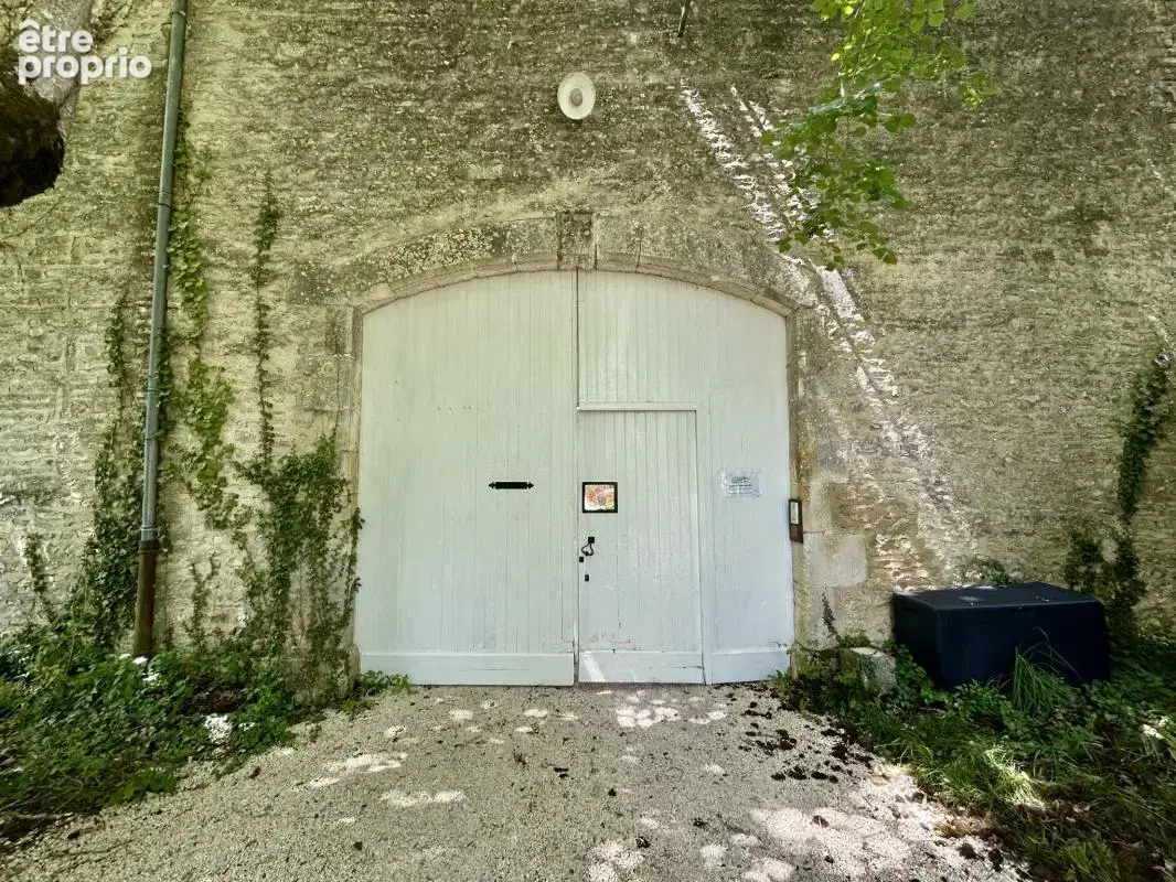 Château du XVIIIe siècle restauré avec soin, avec piscine ch - photo 17