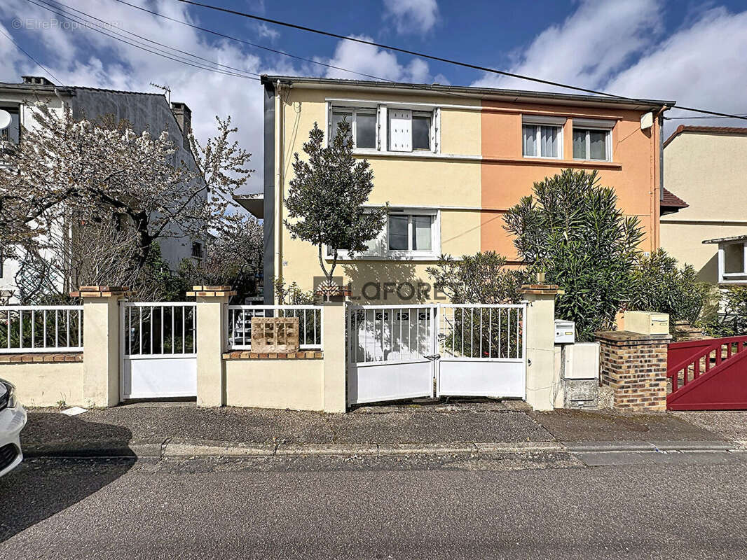 Maison à SAINT-ETIENNE-DU-ROUVRAY