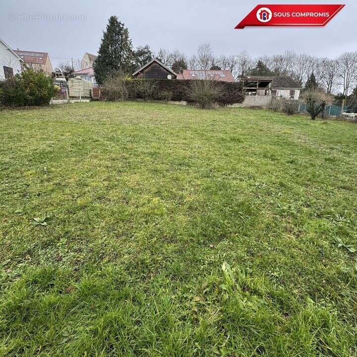 Terrain à MEREVILLE