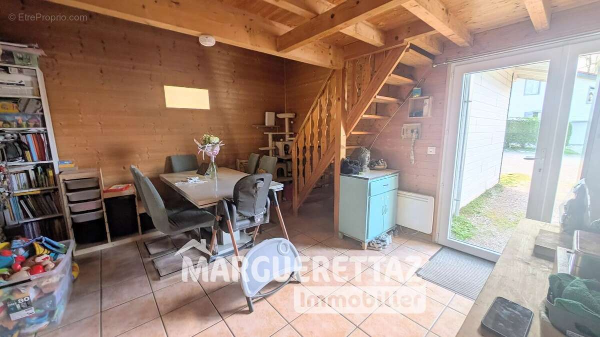 Maison à LA ROCHE-SUR-FORON