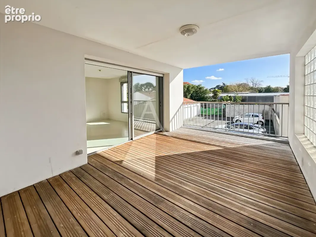 Appartement T2 avec balcon, ascenseur et deux places de parking à Challans - photo 2