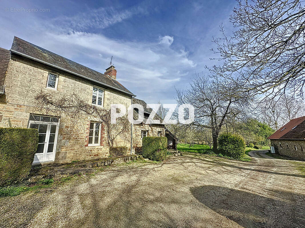 Maison à LE VAL-SAINT-PERE