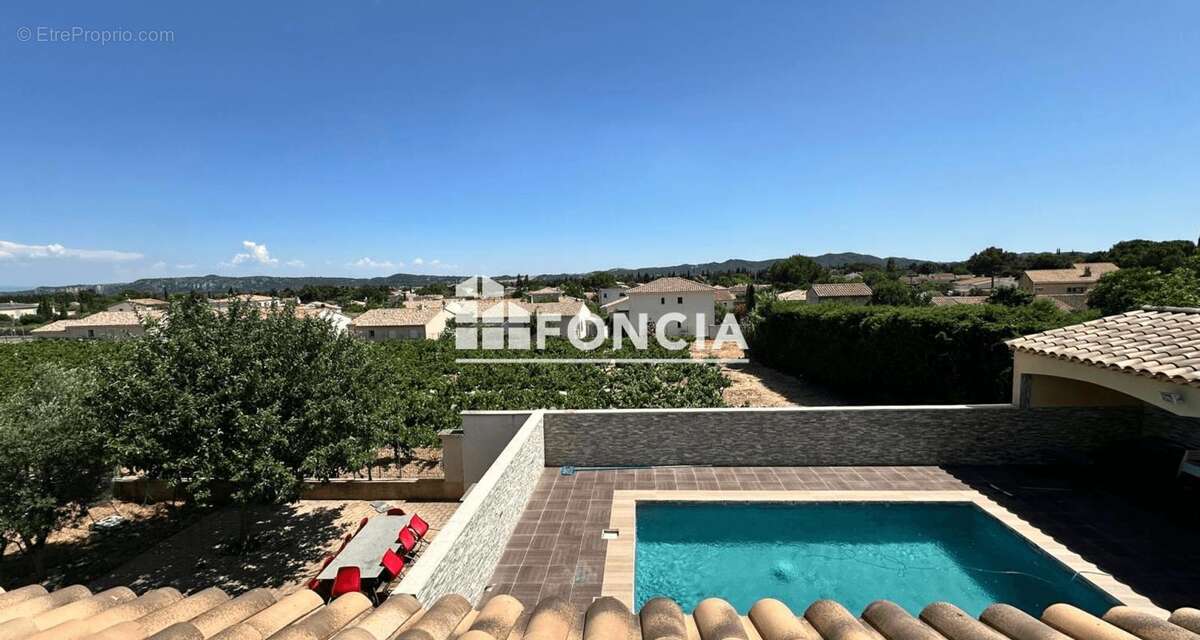 ROCHEFORT DU GARD-VILLA RECENTE sur 900m2 de terrain avec piscine - photo 3