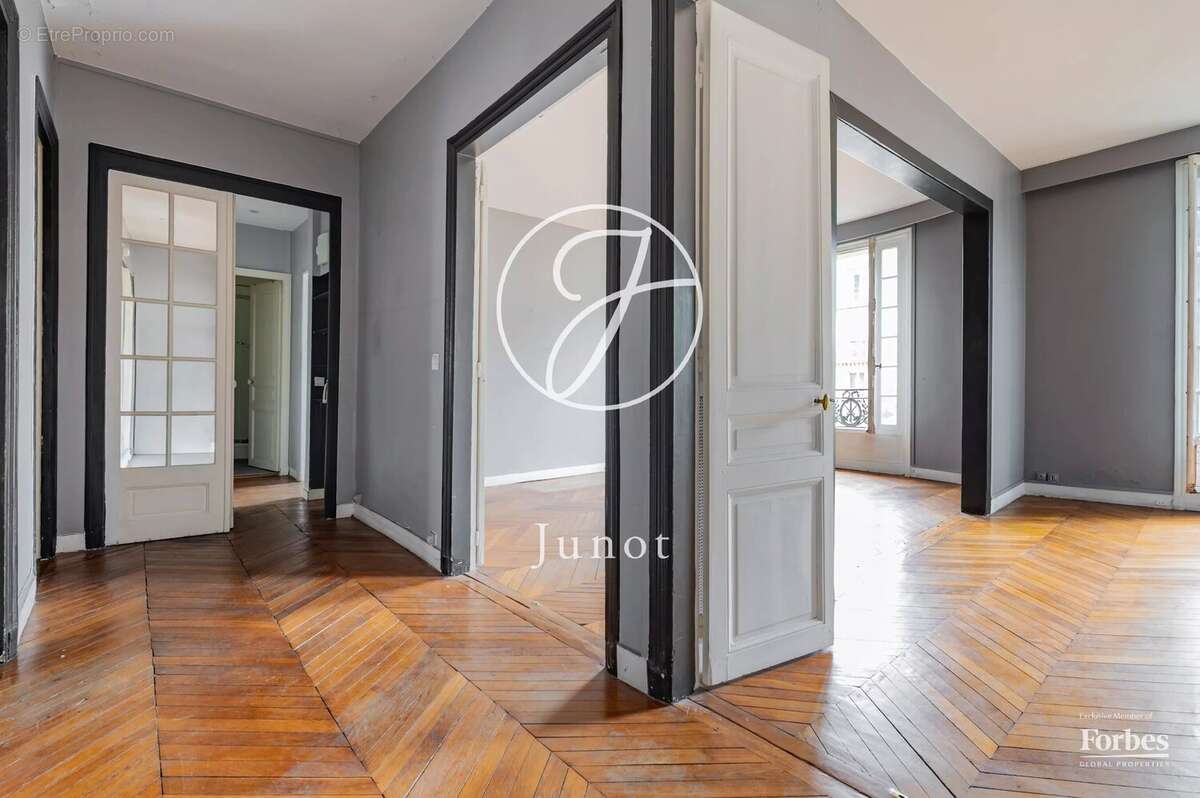 Appartement à PARIS-7E