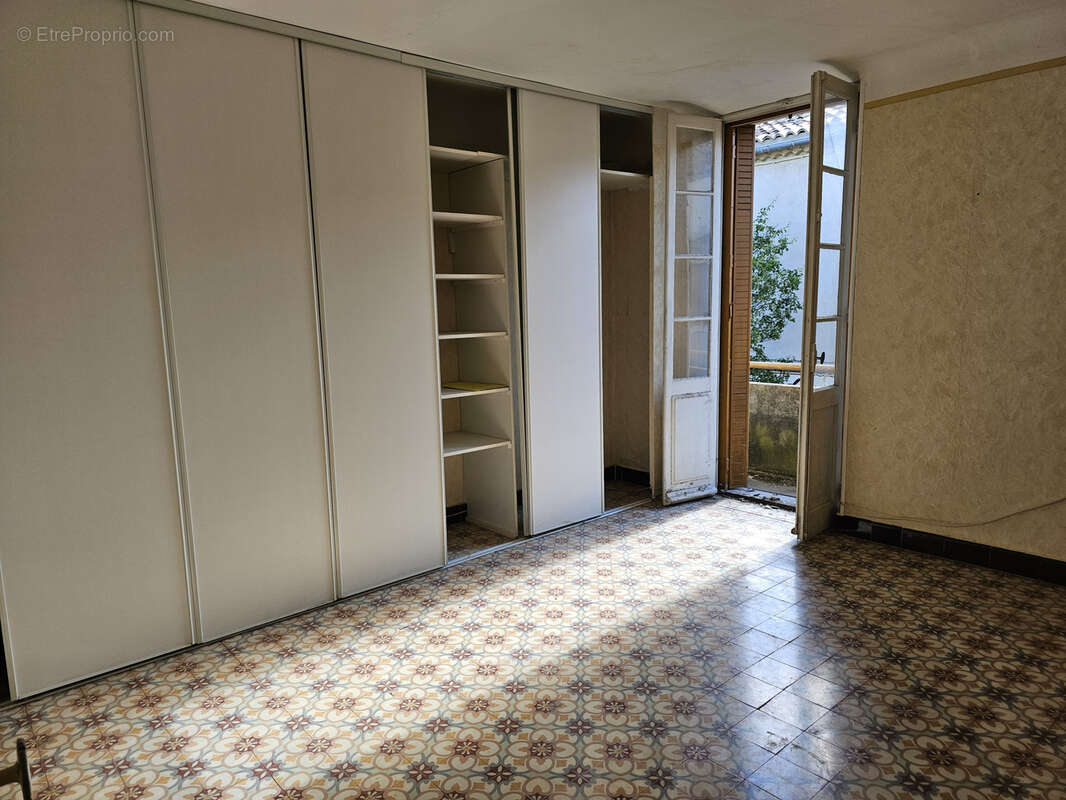 Appartement à LA ROQUE-D'ANTHERON