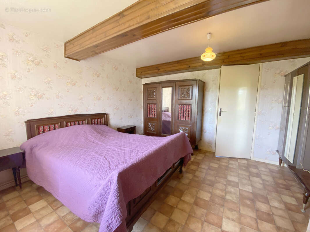 Maison à SAINT-CHRISTOPHE-EN-BRIONNAIS