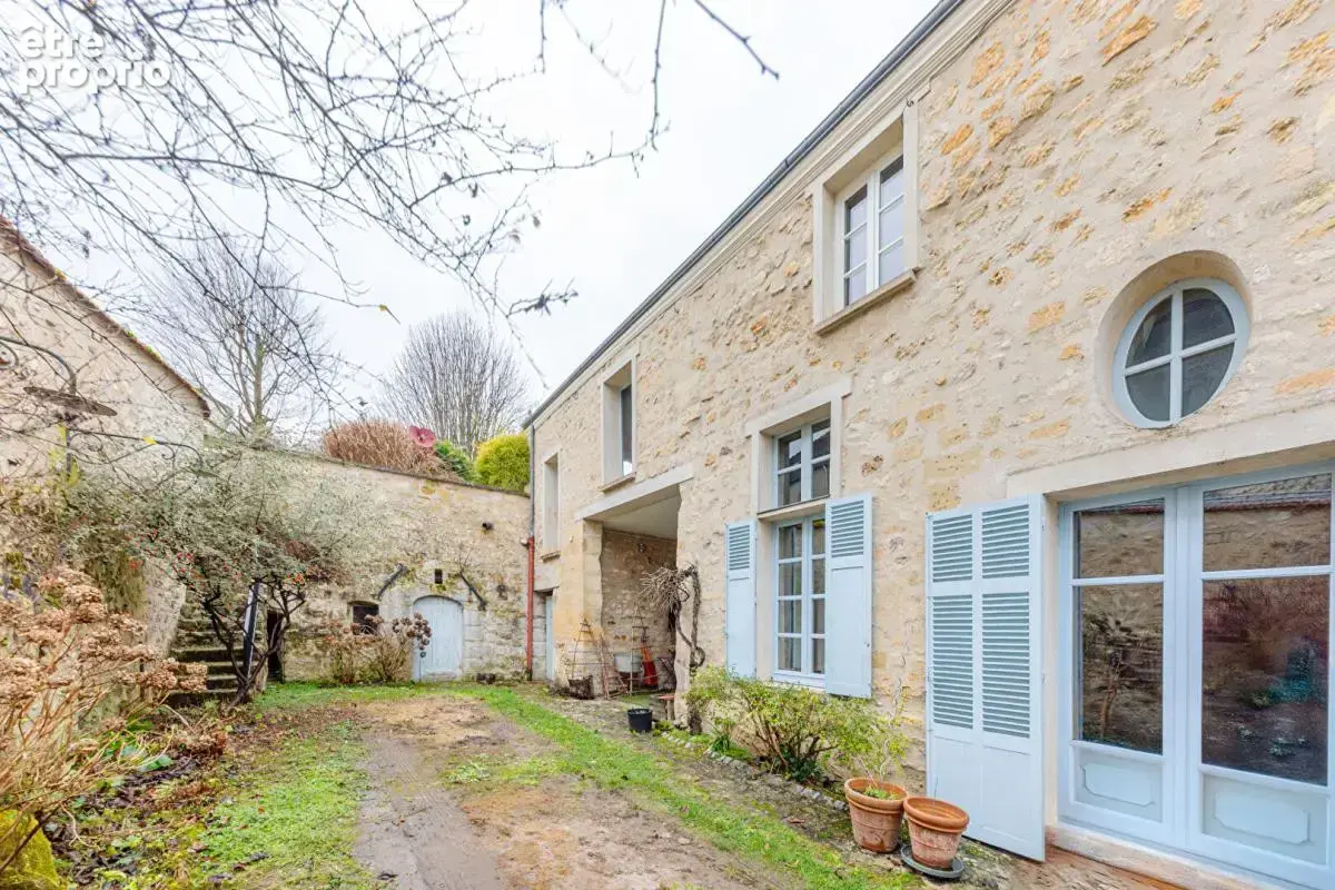 Propriété entièrement rénovée  au coeur du village - photo 7