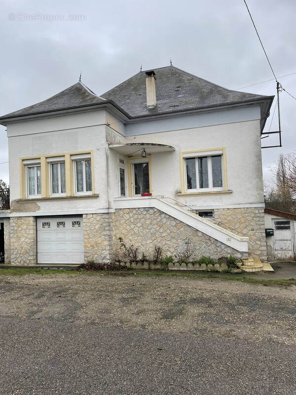 Maison à CHARLY