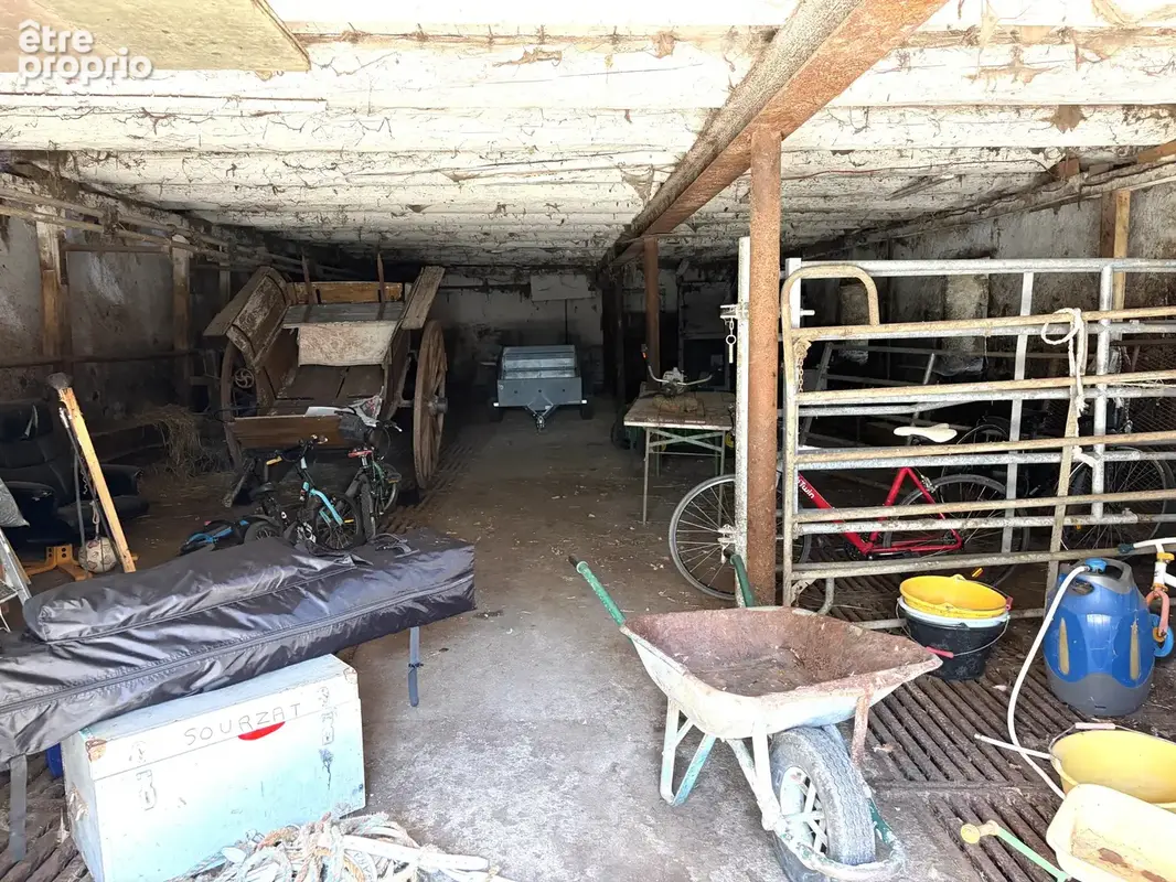 Saint-Saturnin   Jolie maison avec garages, grange et écurie sur des terrains de 1 623 m2 - photo 13