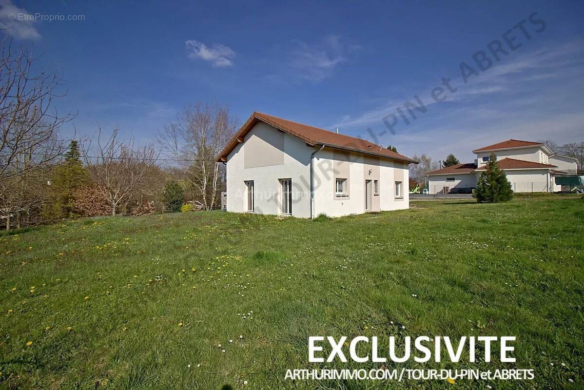Maison à LA TOUR-DU-PIN
