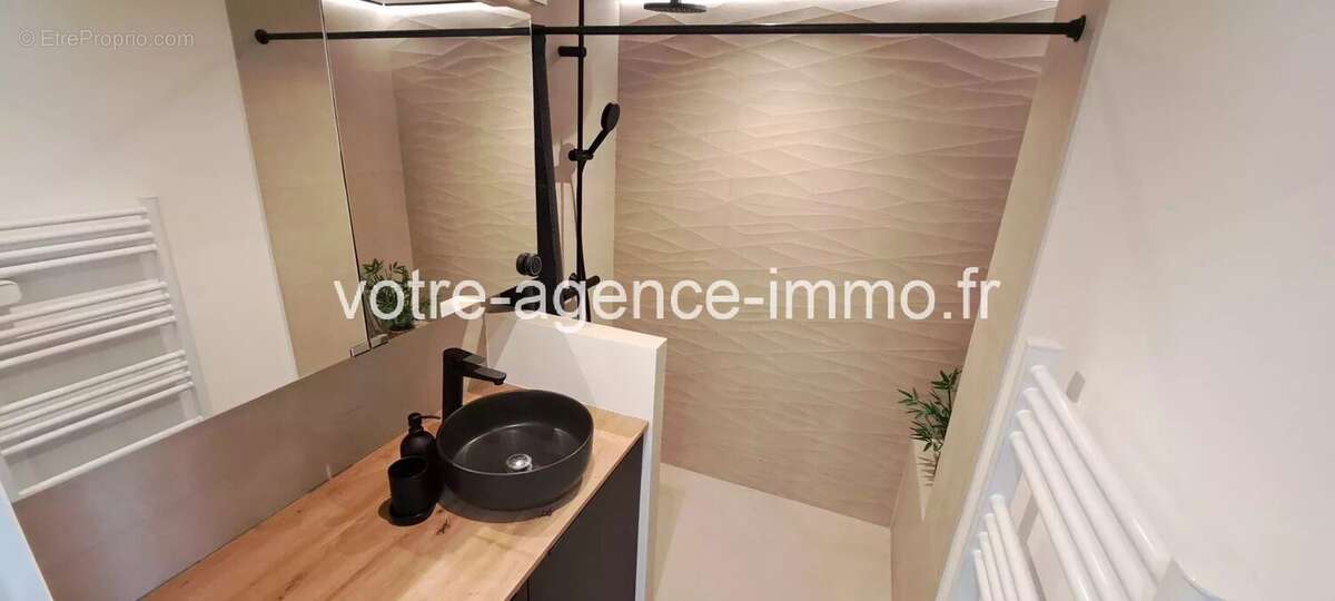 Appartement à SAINT-LAURENT-DU-VAR