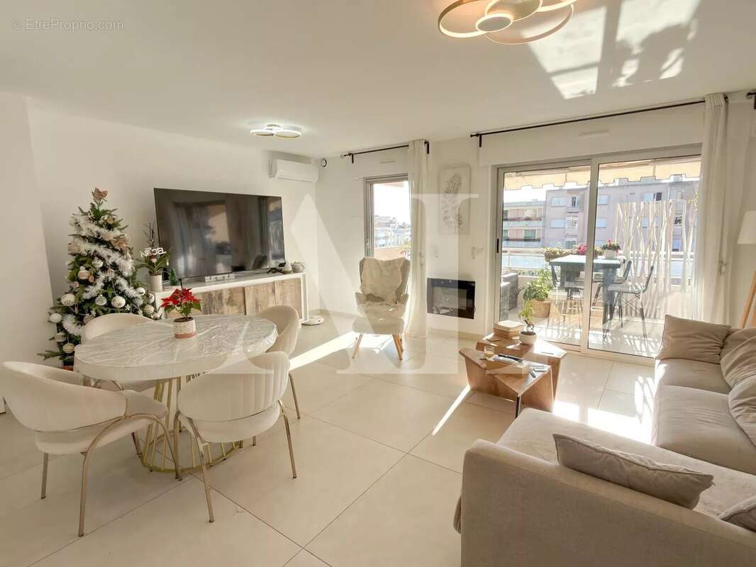 Appartement à VALLAURIS