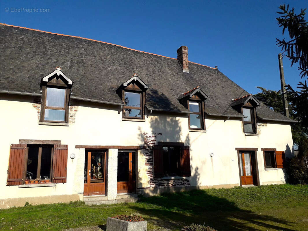 Maison 176 m² à Noyal-Chatillon-Sur-Seiche  - photo 2