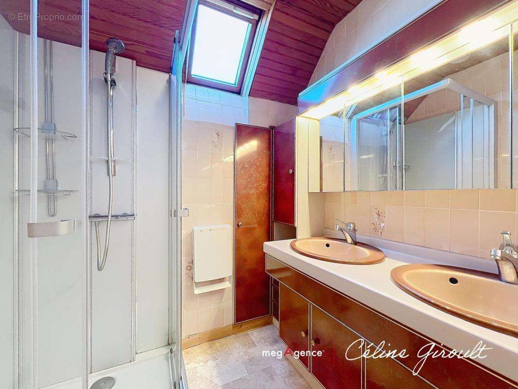Spacieuse maison avec garage et dépendance pour camping-car ! - photo 18