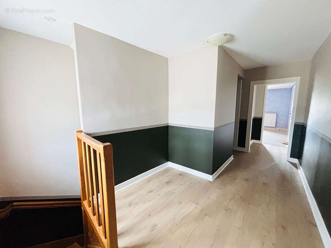 Ferme en pierre rénovée avec 3 chambres, possibilité 4ème chambre, terrain arboré et rénovation énergétique à 20 min de Roanne. - photo 8