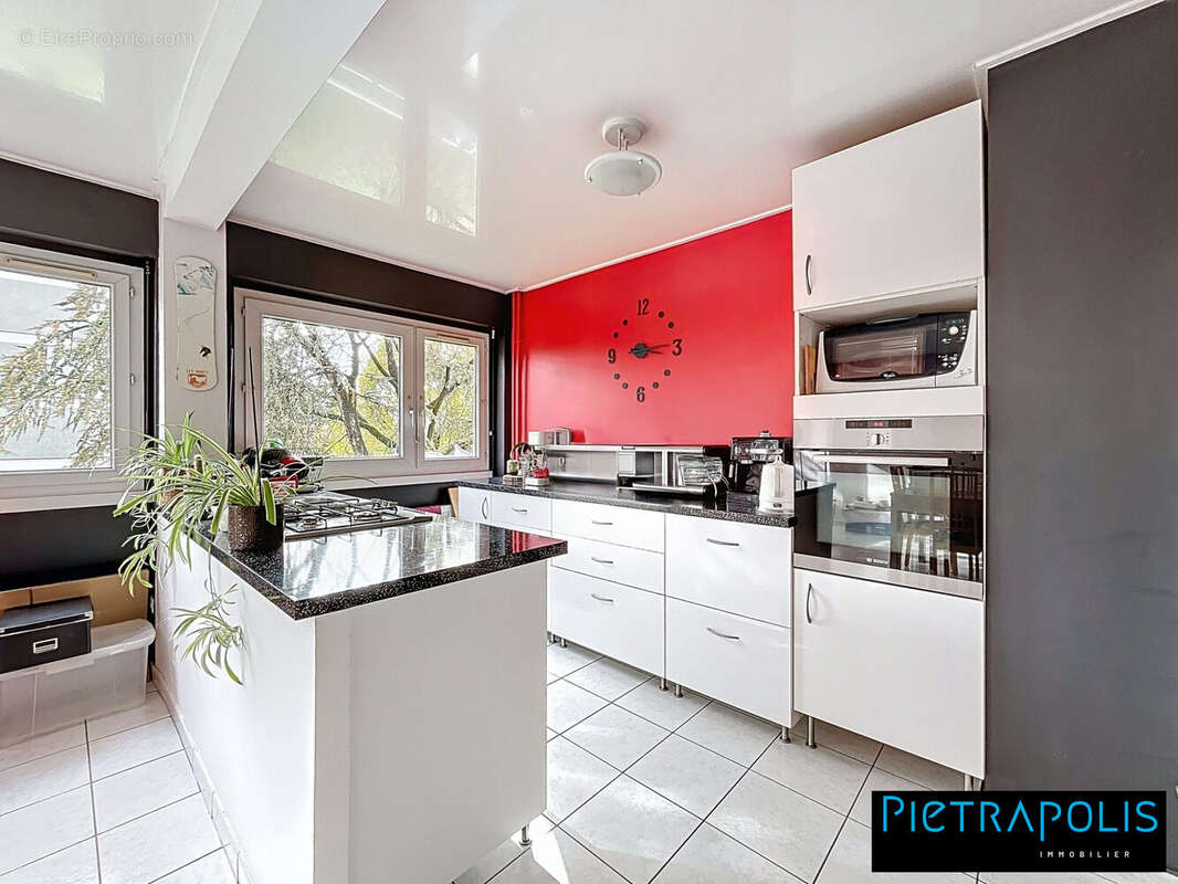 Appartement à DECINES-CHARPIEU