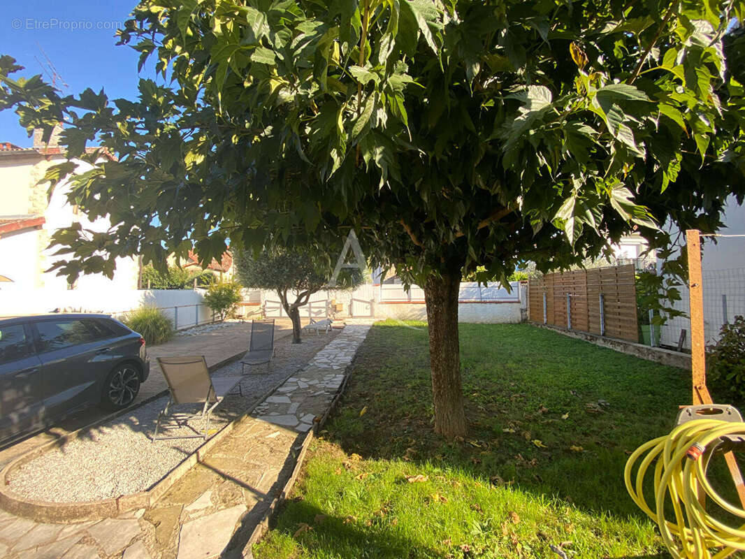 Maison à SAINT-JUERY