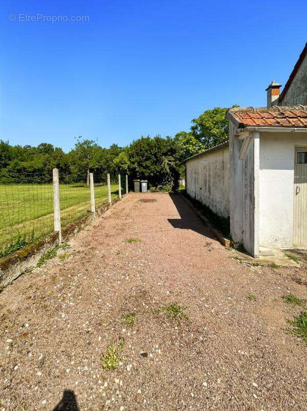 Maison de charme dans une impasse, Calme et potentiel à Venesmes - photo 16