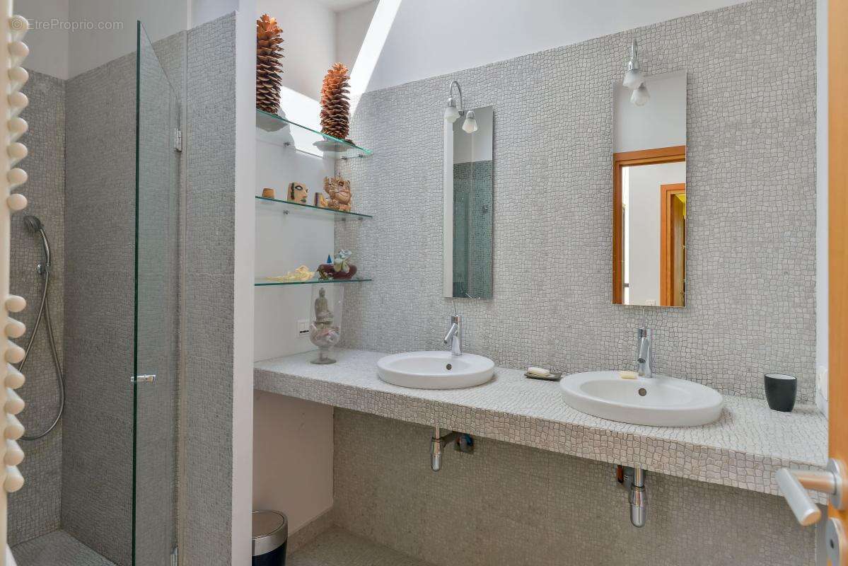 Elégance et prix rare pour cette superbe maison d'architecte ! - photo 17