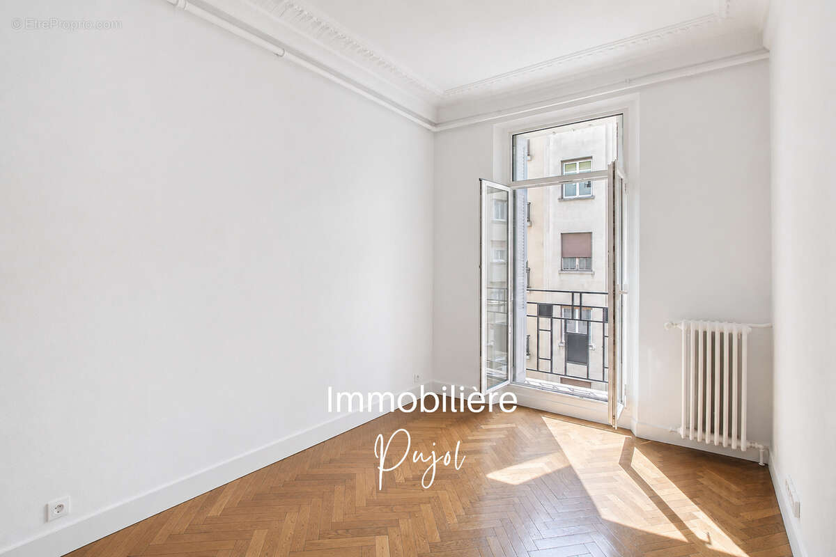Appartement à MARSEILLE-4E