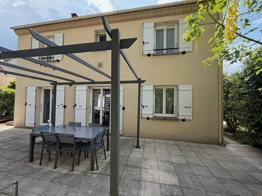 Maison à MERU