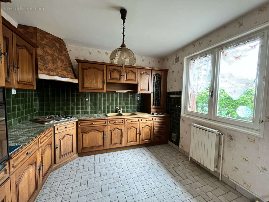 Maison à CHAZELLES-SUR-LYON