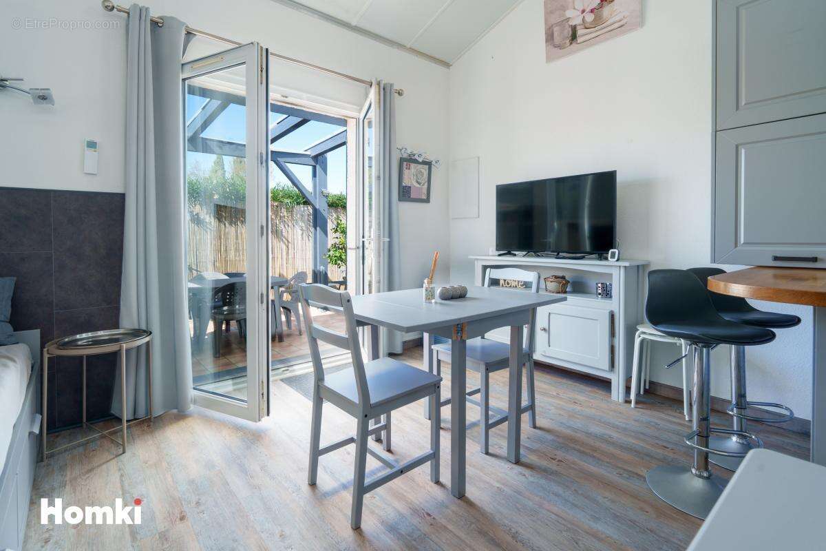 Maison à VIC-LA-GARDIOLE