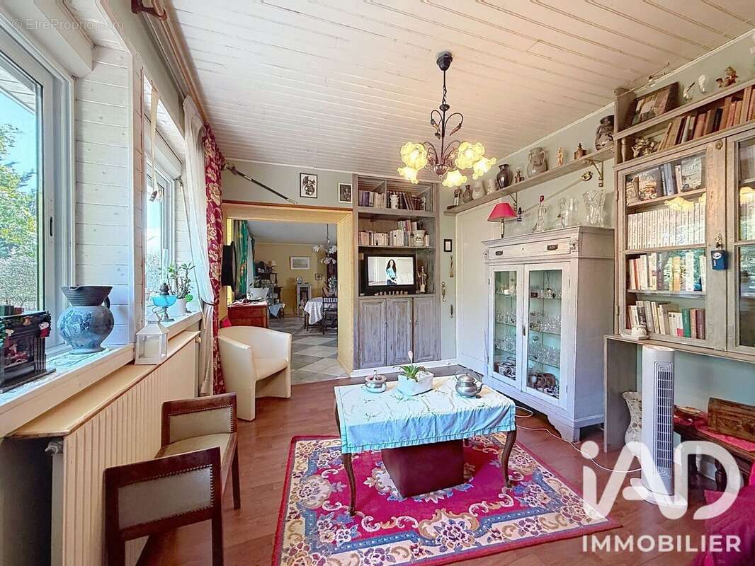 Maison 126 m² à Bussac-Foret  - photo 7