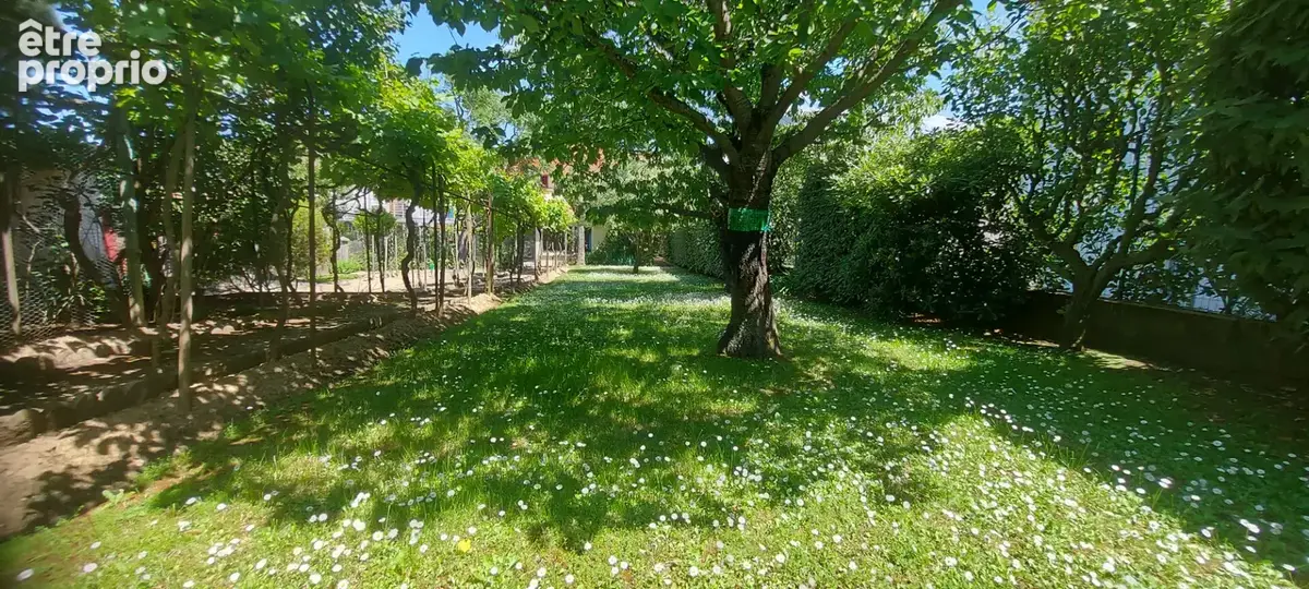 BLAGNAC SERVANTY Maison familiale de 8 pièces de 208m2 hab sur 914m² de terrain - photo 3