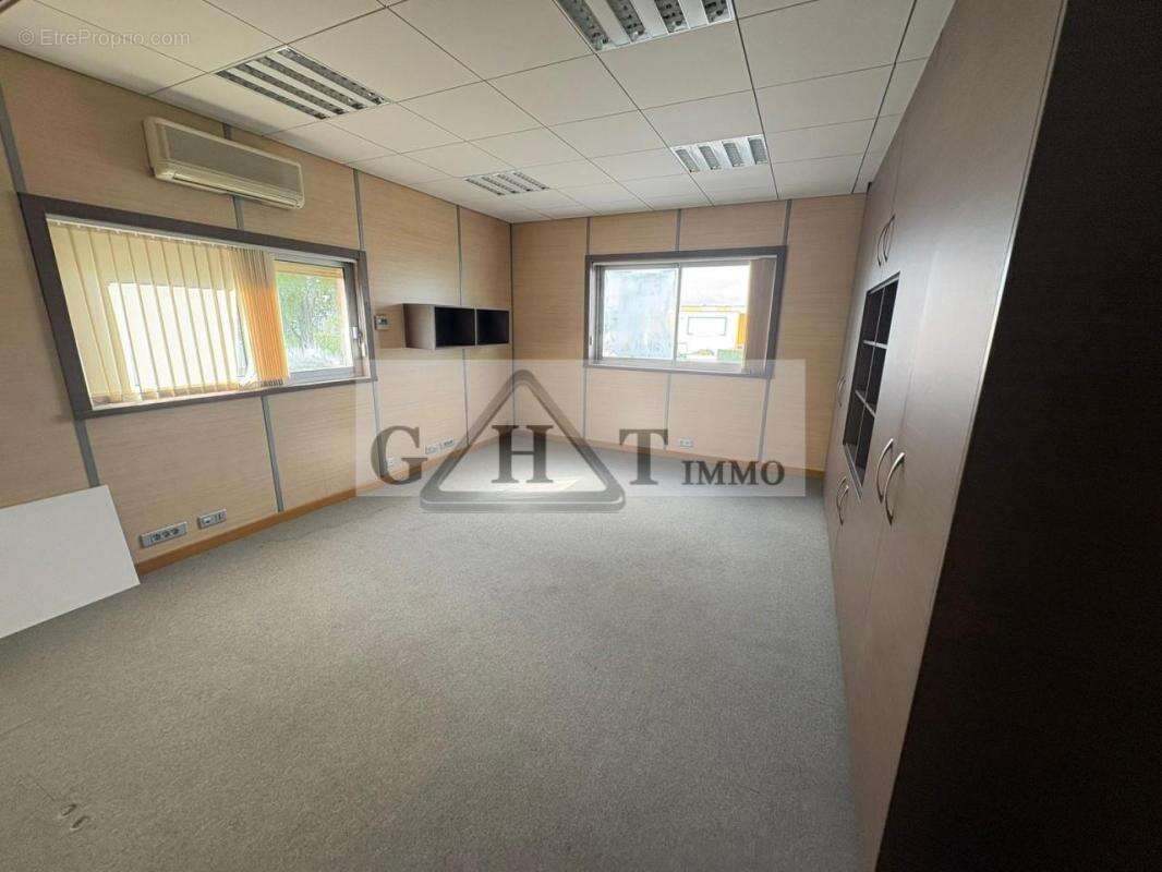 Entrepot bureau 400m² a vaux le penil a la vente - photo 6