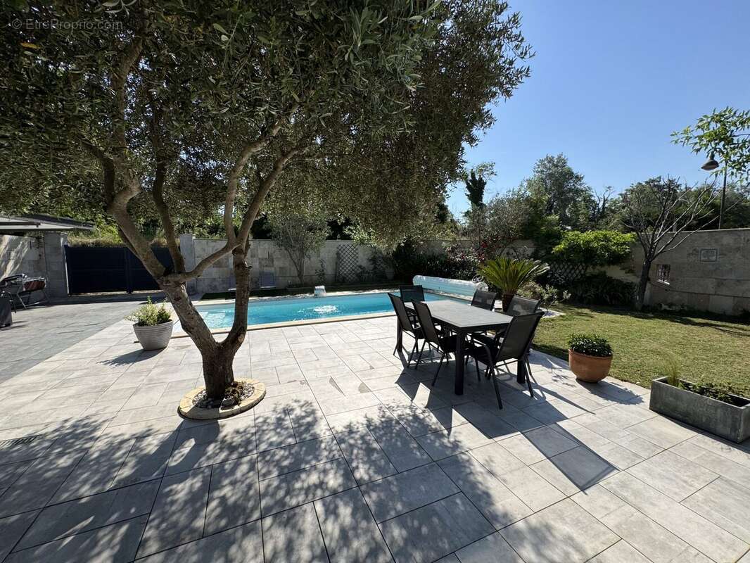 Maison à LE PONTET