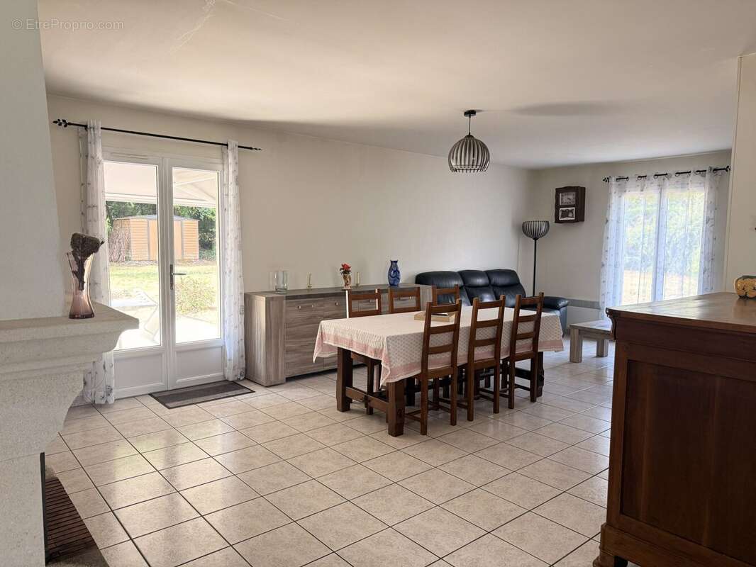 Maison 90 m² à Saint-Simon-De-Pellouaille  - photo 3