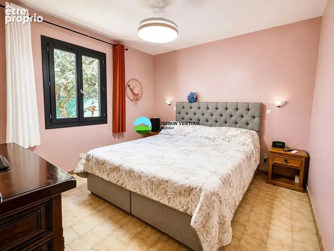 Maison de plain-pied avec 3 chambres, garage et terrain piscinable - photo 8