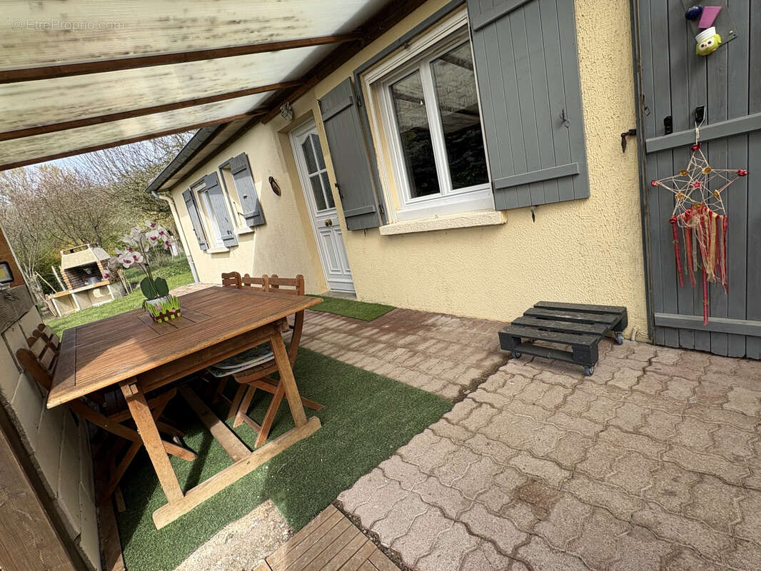 Maison à SAINT-REMY-SOUS-BARBUISE