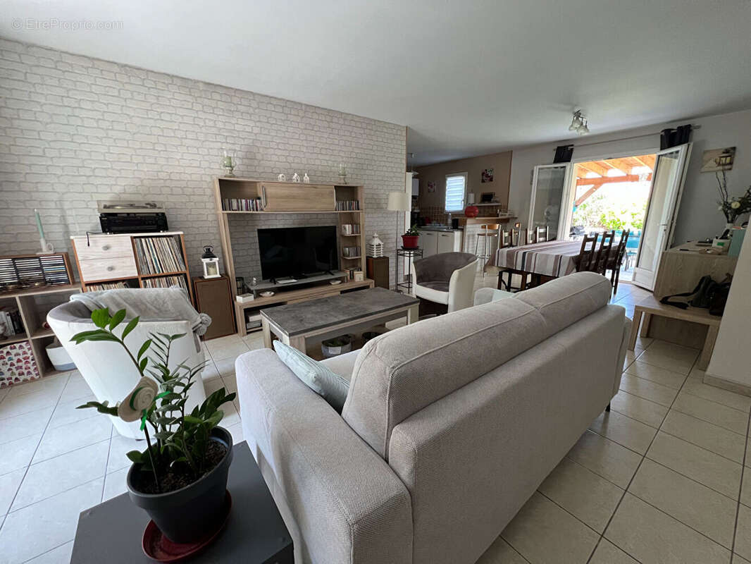 À vendre Maison de plain-pied d'environ 95m2 avec 4 chambres, grand terrain de 2900m2 et aucun vis-à-vis entre Villeneuve-sur-Lo - photo 4